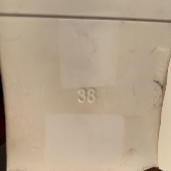 Ladies Size 38 Leather Loafer in Gold - Picture 8 of 10